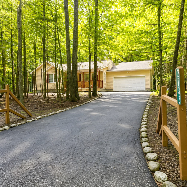 Photo 3 of House For Sale at 2733 Aspen Way, Saylorsburg, PA 18353 | MLS# PM144668 | Listing updated on 2026-09-11